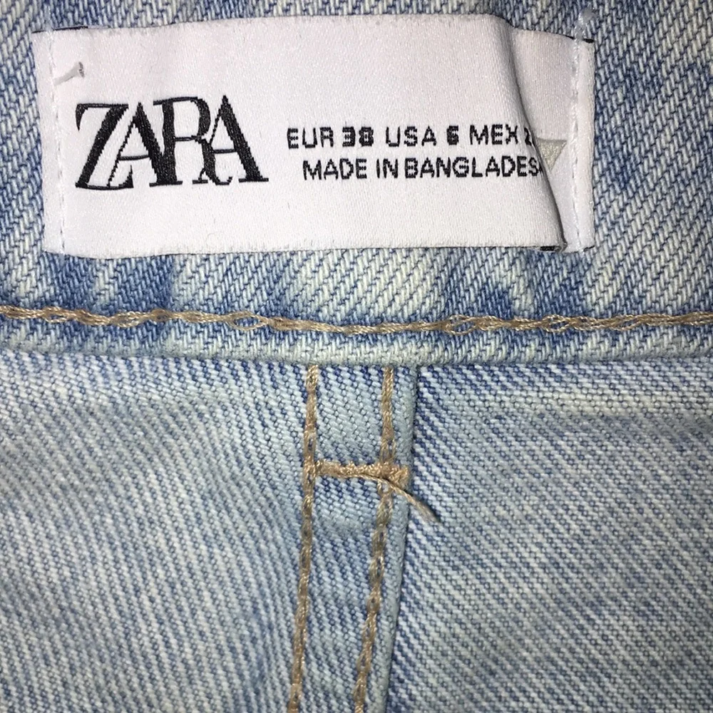 Zara Distressed Denim Shorts | Jean Shorts | Size 6